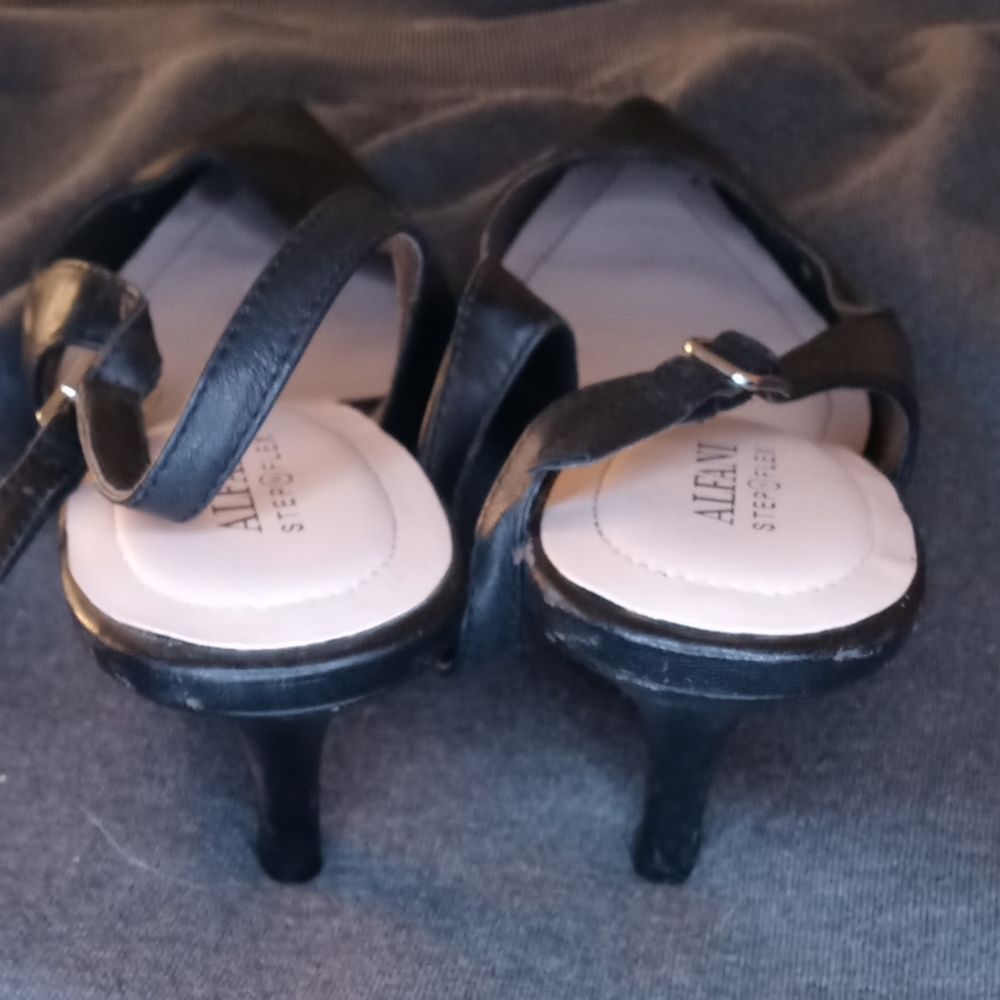 Heels - Picture 3 of 6